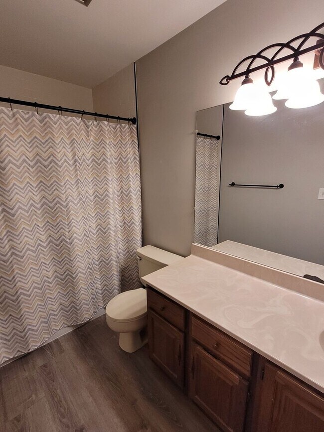 Building Photo - 3 bed, 3 bath home off Chapel Hill Road
