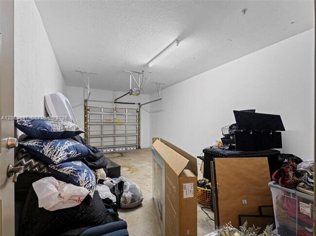 Building Photo - 4402 SW 160th Ave