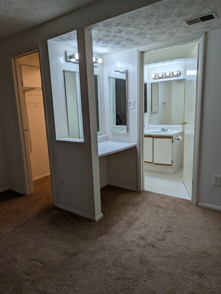 Building Photo - 4410 Groombridge Way