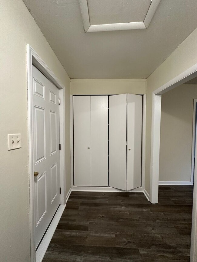 Building Photo - Pet friend home for rent near Rural Kin & ...