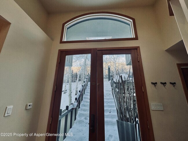 Building Photo - 302 Roaring Fork Dr