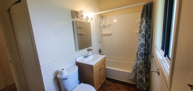 Building Photo - Finleyville 3 Bedroom 1.5 Bath Ranch $1,50...