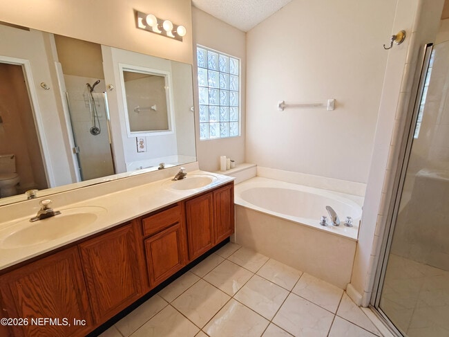 Building Photo - 1563 Lakeway Dr