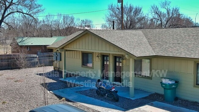 Building Photo - 561 N 10th Pl