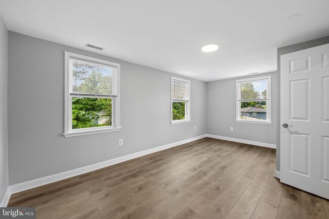 Building Photo - 1520 Dorchester Ave