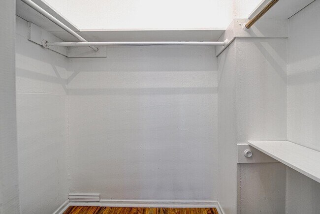 Building Photo - 1807 Briar Hill Dr