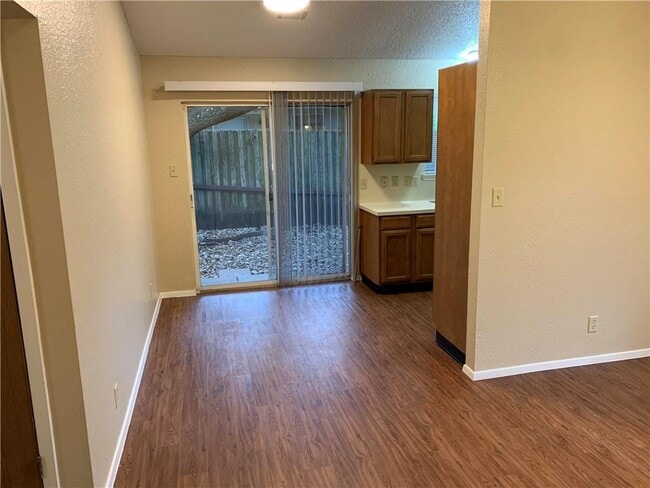 Building Photo - 8009 Clydesdale Dr