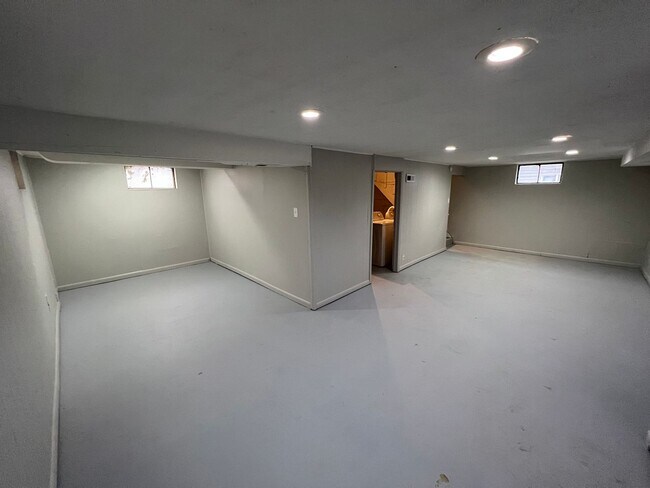 Building Photo - Remodeled 2BR Home in Central Park!