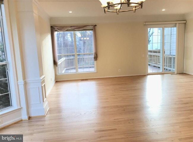 Building Photo - 7507 Lamoyne Ct