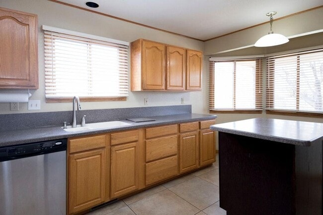 Building Photo - Home backing to foothills