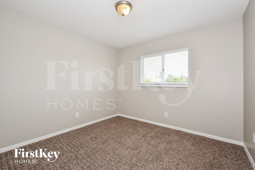 Building Photo - 1125 NE 33rd Ln