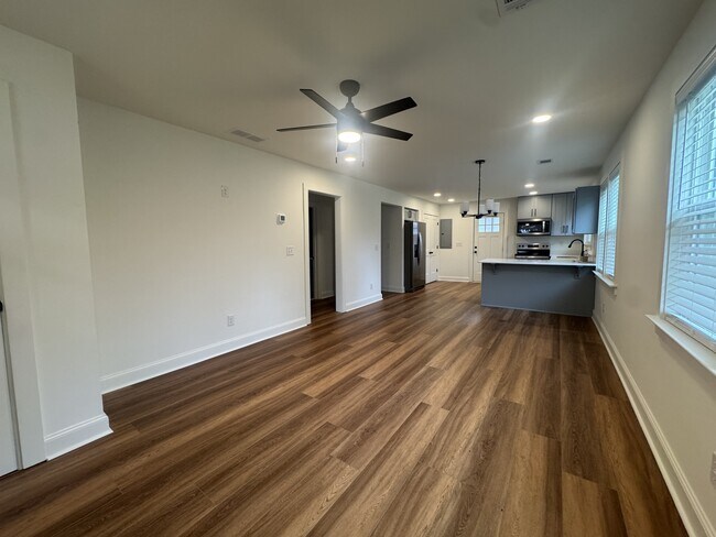 Building Photo - 1020 Hodges Ave