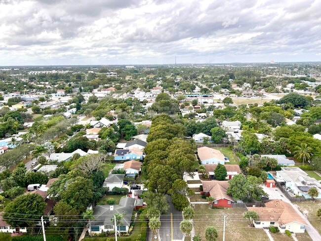 Building Photo - 5600 N Flagler Dr