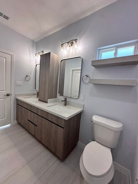 Master bathroom - 11313 N 25th St
