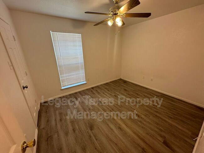 Building Photo - 802 N Wilhite St