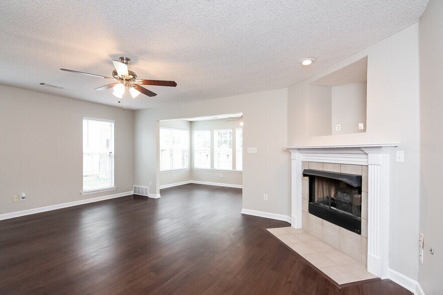 Building Photo - 4834 Graham Lake Dr