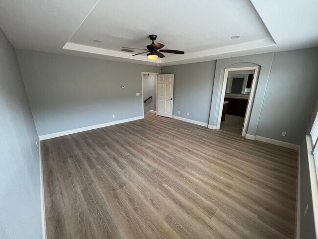 Building Photo - Desirable and Spacious 5-Bedroom Home in Empire Ranch!