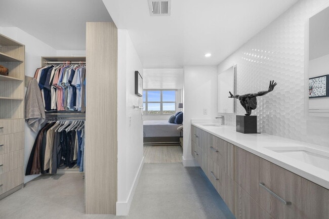 Building Photo - 511 Bayshore Dr