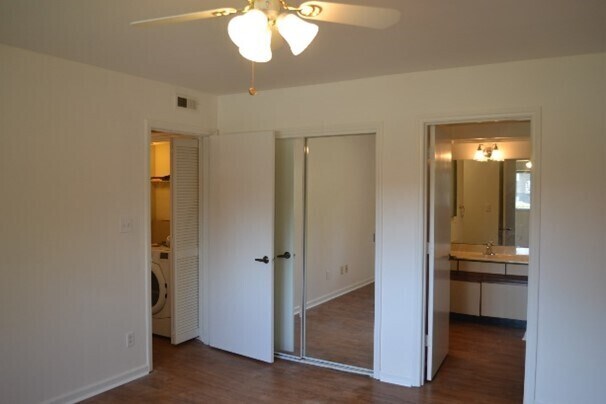 Building Photo - Lovely 2 Bedroom, 2 Bath Condo in Prime Lo...