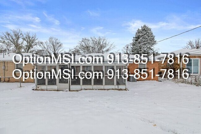 Building Photo - Charming Updated Home in a Convenient KC Location!