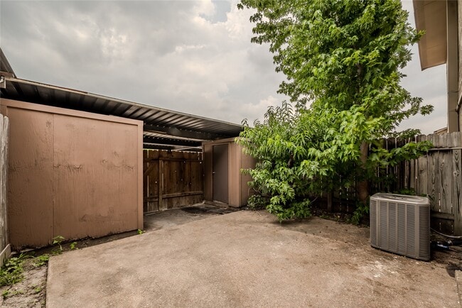 Building Photo - 1803 Country Village Blvd