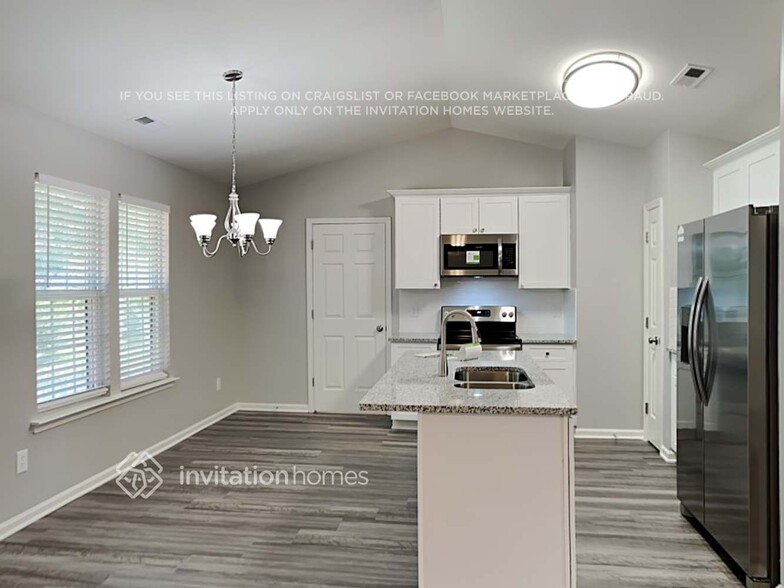 Building Photo - 3316 Continental Dr