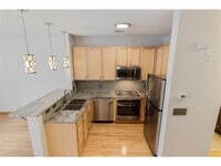 Building Photo - 600 N 2nd St