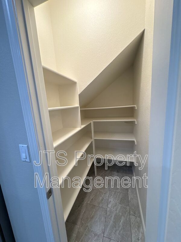 Building Photo - 9542 Windrose Ln