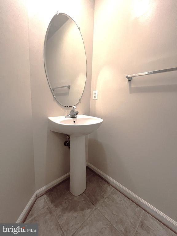 Building Photo - 45504 Trail Run Terrace