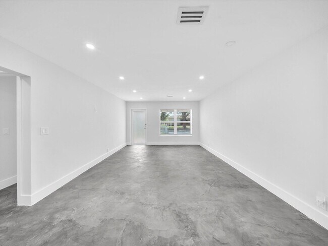 Building Photo - 1721 N 16th Ct
