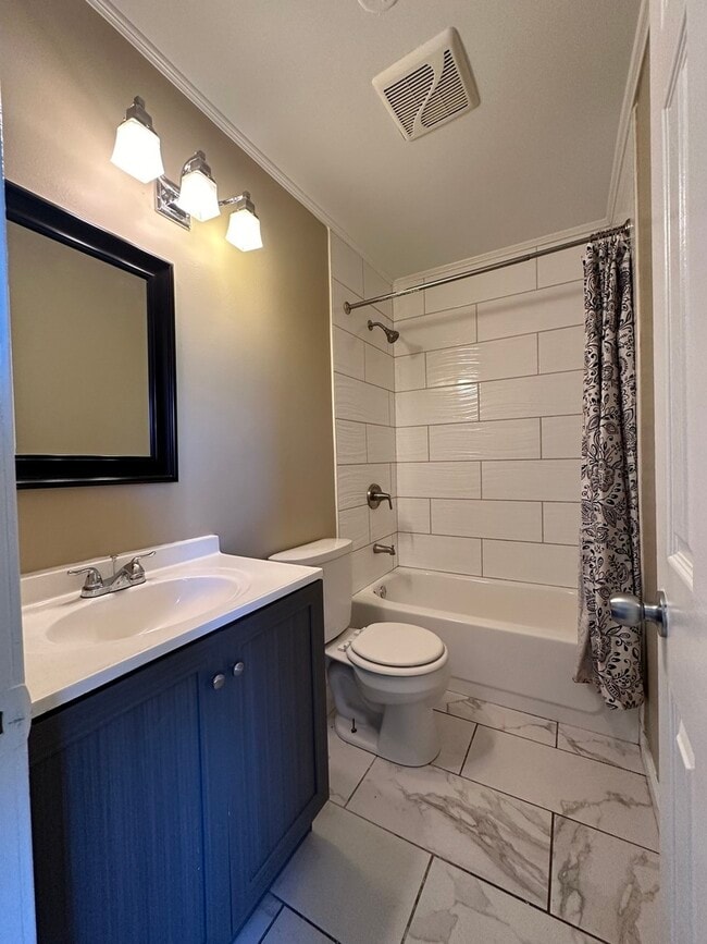 Building Photo - 2152 Mallard Ln