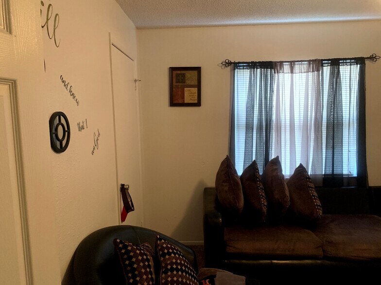 Building Photo - 4134 12th Ave S