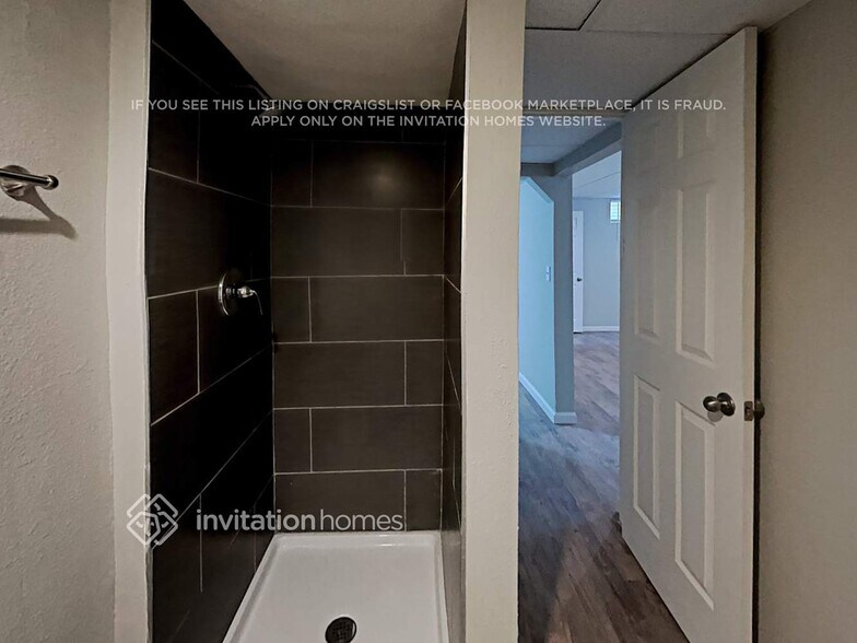 Building Photo - 3852 S Olathe Cir