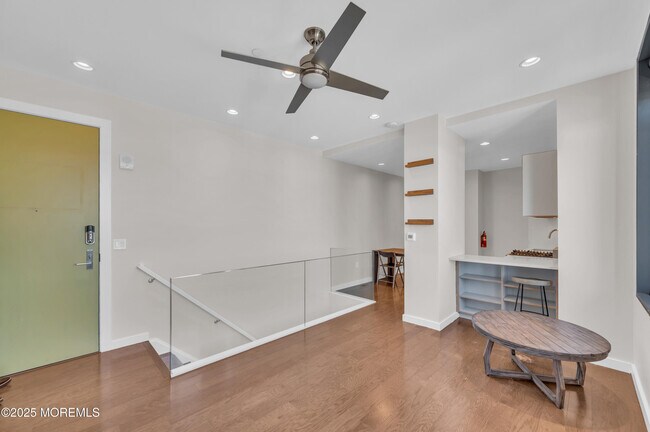 Building Photo - 601 Bangs Ave