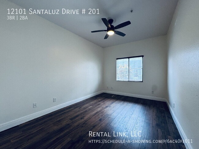 Building Photo - 12101 Santaluz Dr