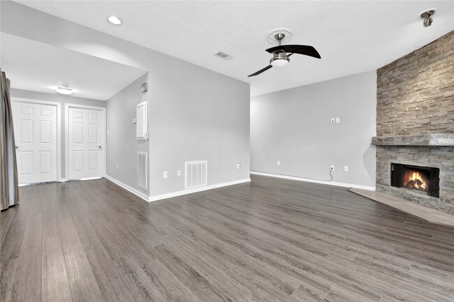 Building Photo - 12565 Melville Dr