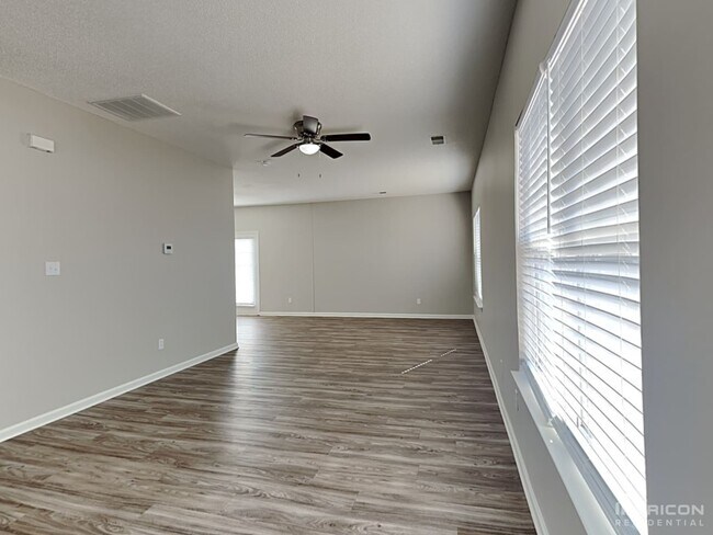 Building Photo - 124 Redstone Ln