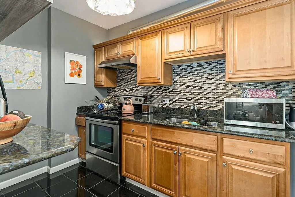 Kitchen - 250 36th St