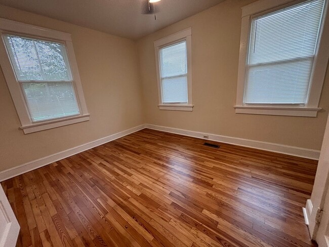 Building Photo - 2 Bedrooms- 1 Bathroom- House in Rockmart!