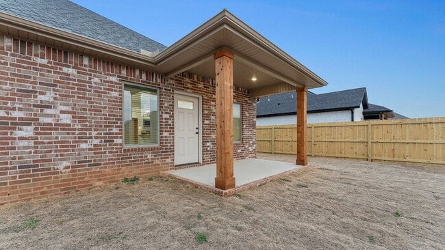 Building Photo - Charming 3-Bedroom Retreat with Cozy Fireplace