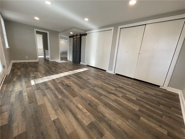 Building Photo - 3492 Point View Cir