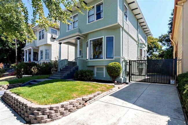Building Photo - 1508 Magnolia St