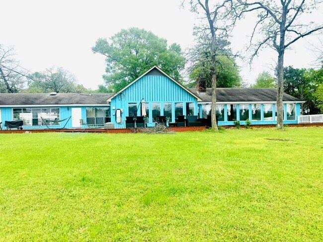 Building Photo - 911 Brook Forest Dr