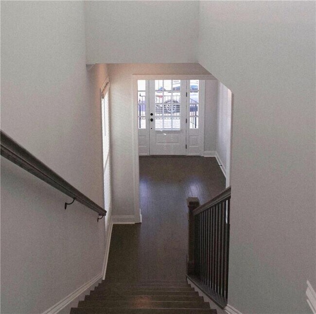 Building Photo - 163 Basil St