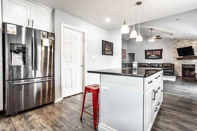 Building Photo - 7757 Kemble Ct