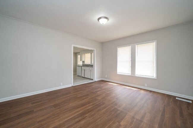 Building Photo - Charming Corner-Lot Home in Bessemer – So ...