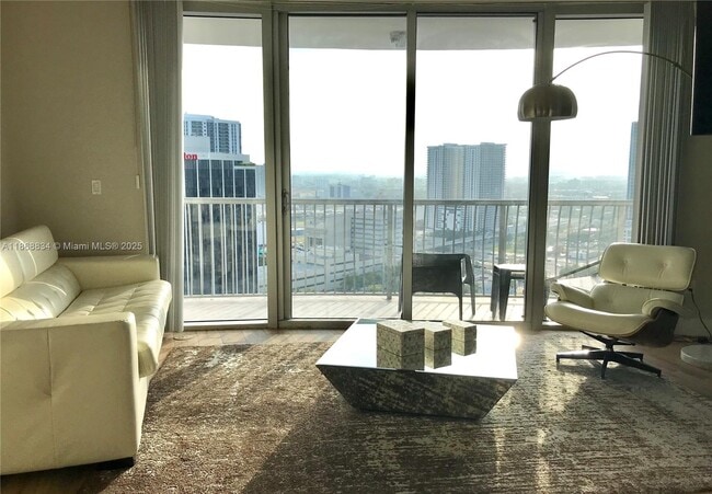 Primary Photo - 1750 N Bayshore Dr