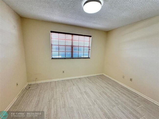 Building Photo - 12159 SW 52nd Ct