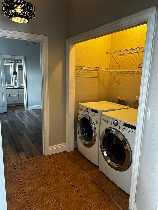 Building Photo - Fayetteville Home in Salem Village Subdivision!