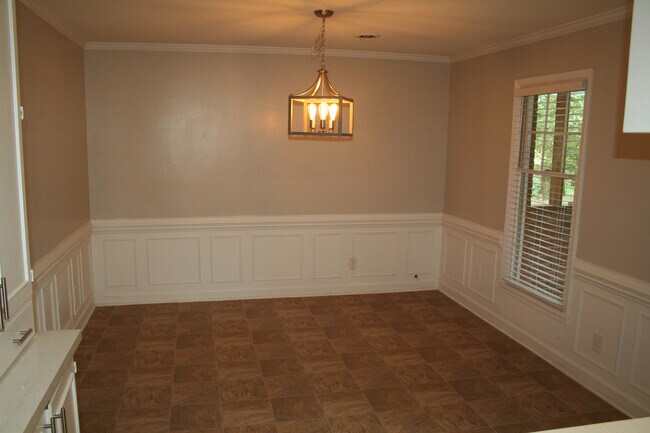 Building Photo - Live at the Center of Modern Conveniences ...
